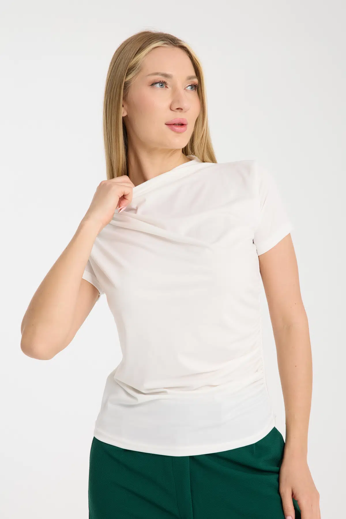 Beyaz Kısa Kollu Büzgülü Bluz