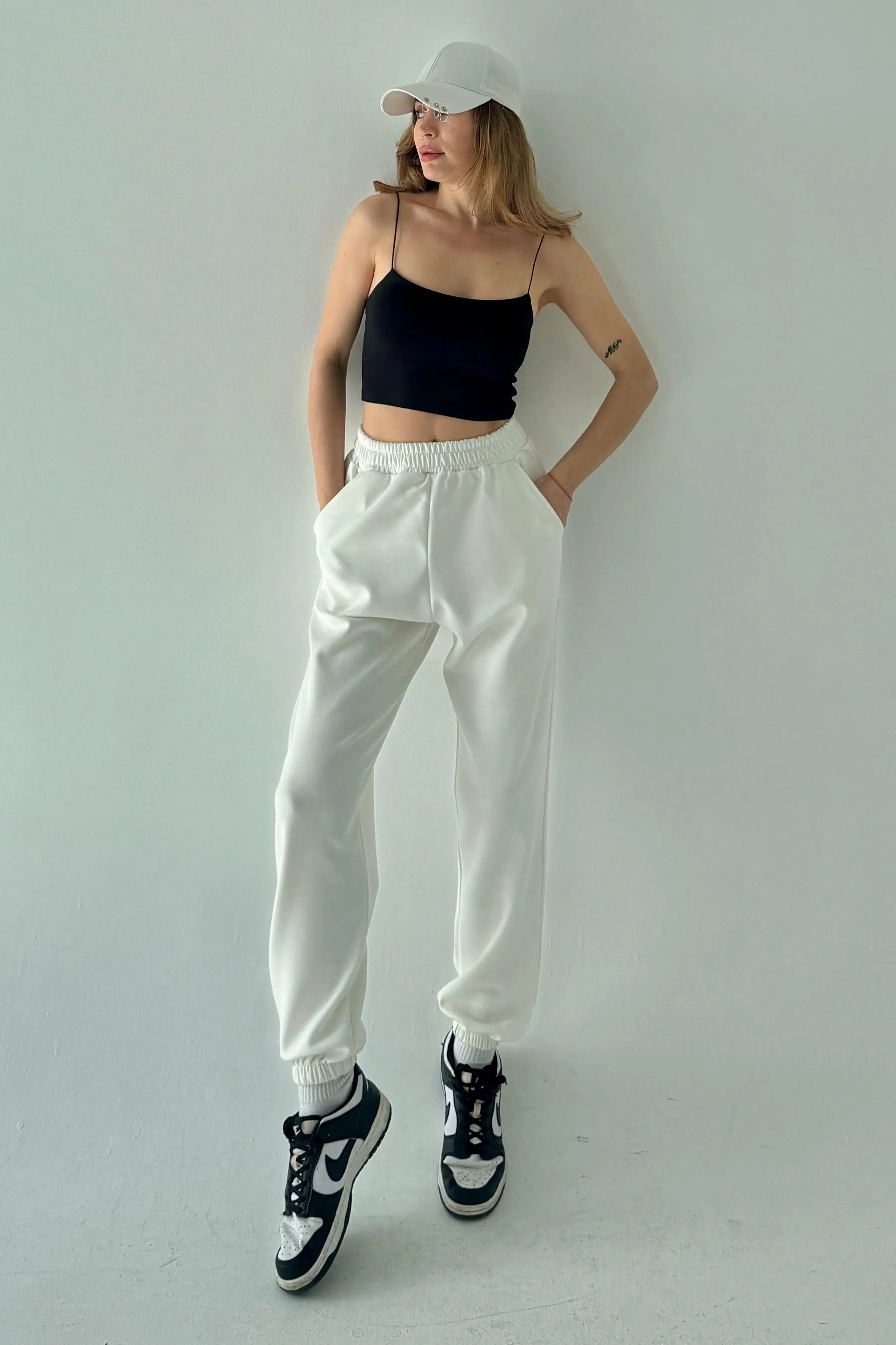 Beyaz Lastikli Eşofman