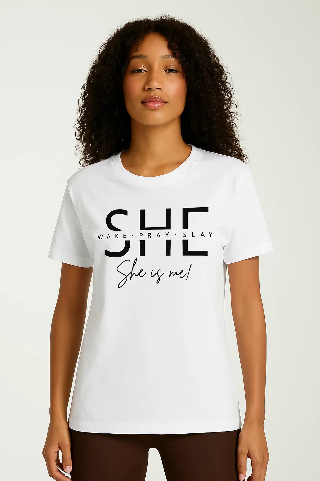 Beyaz She Yazılı T-shirt