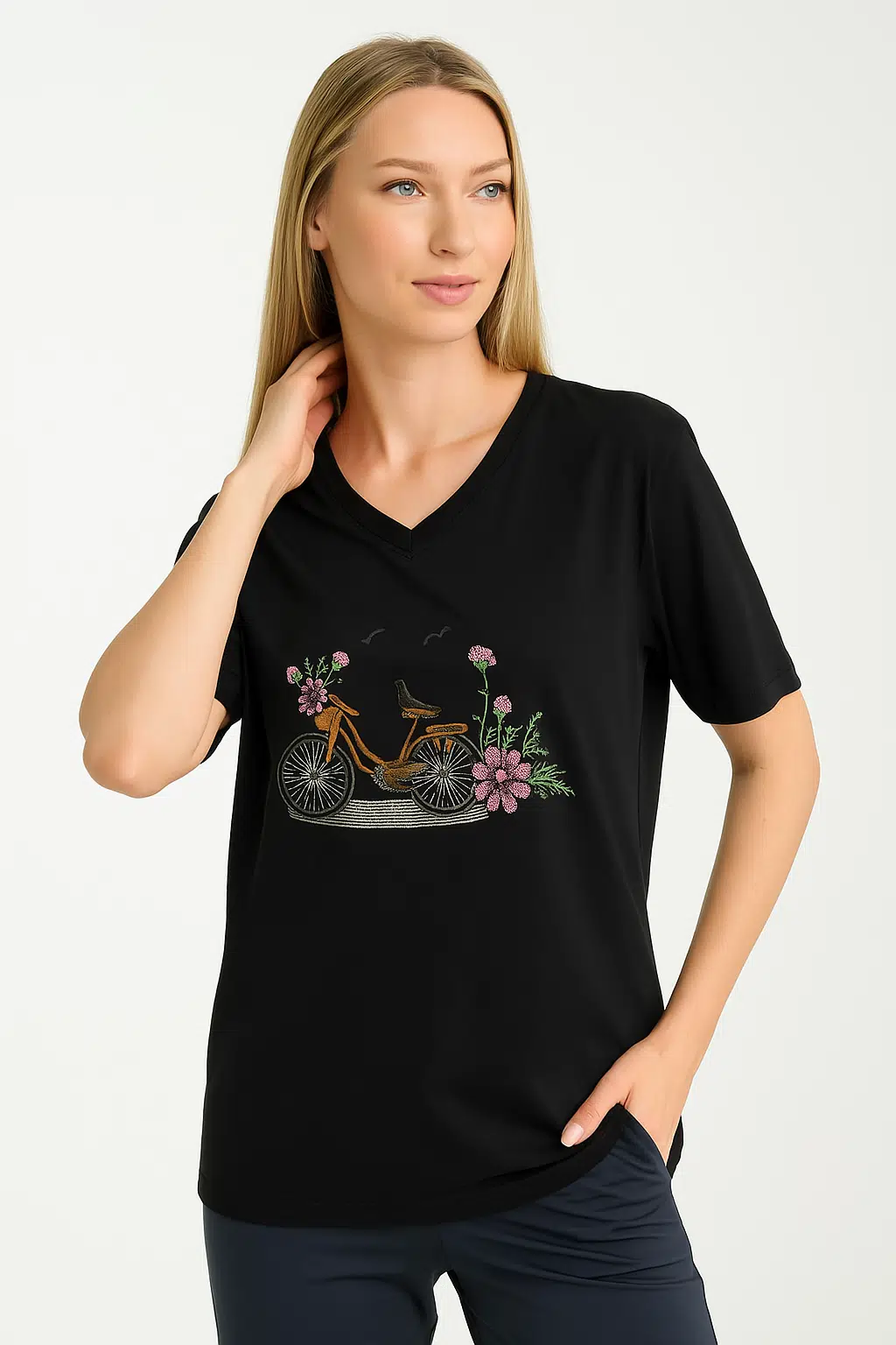 Siyah Renk Bisiklet Nakışlı T-shirt